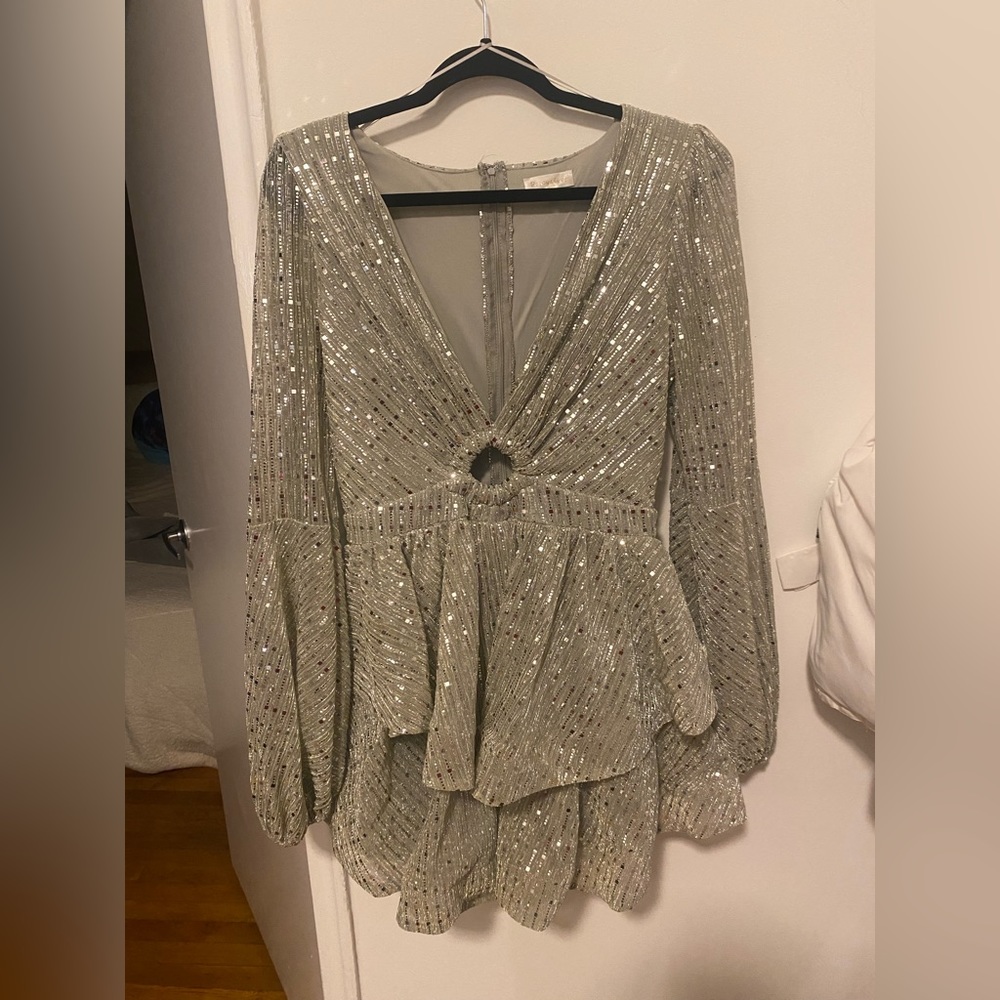 SILVER METALLIC SPARKLY NYE DRESS PUFF LONG SLEEVES TIERED SKIRT DEEP V